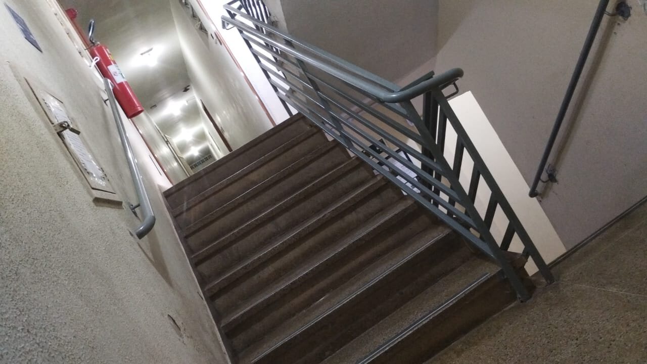 Corrimão em escada interna