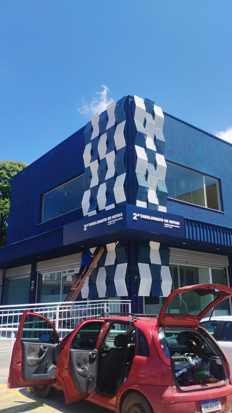 Revestimento de fachada metálica